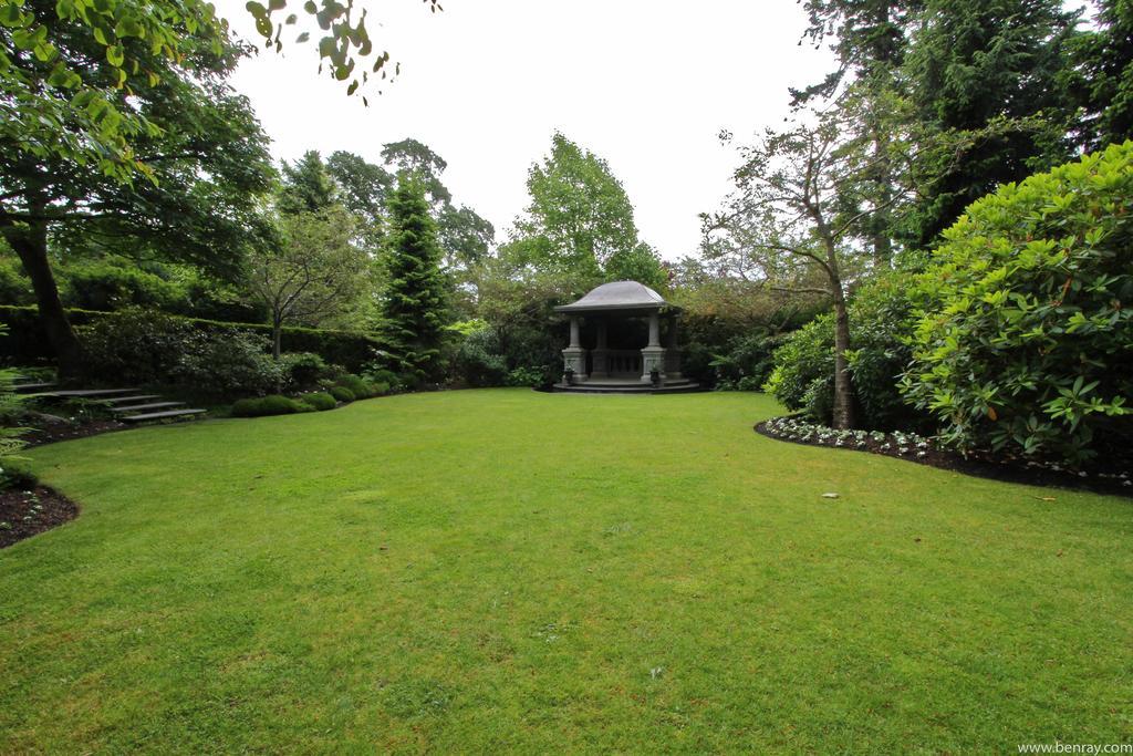 English Inn Esquimalt Экстерьер фото