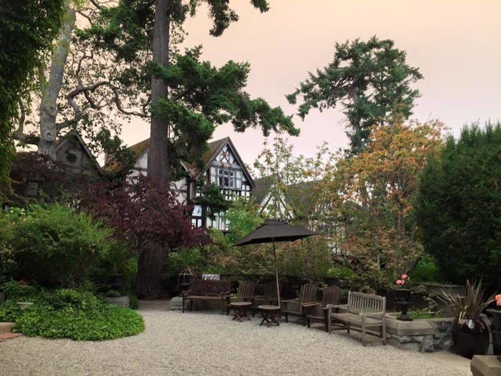 English Inn Esquimalt Экстерьер фото