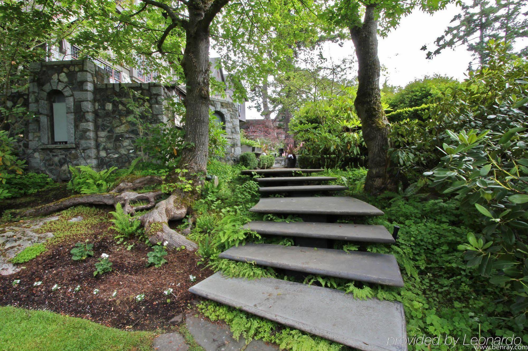 English Inn Esquimalt Экстерьер фото